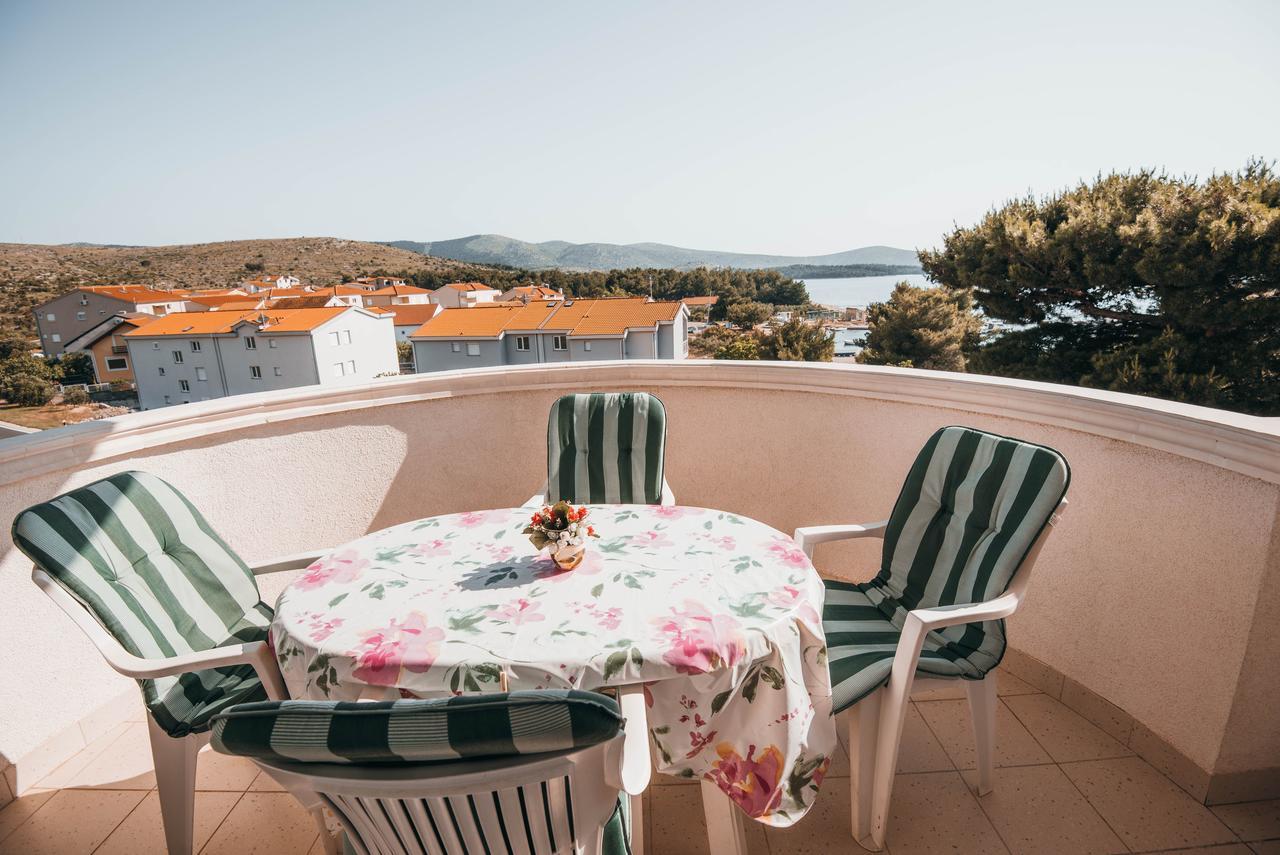 Apartments Visnjic Zaboric Luaran gambar