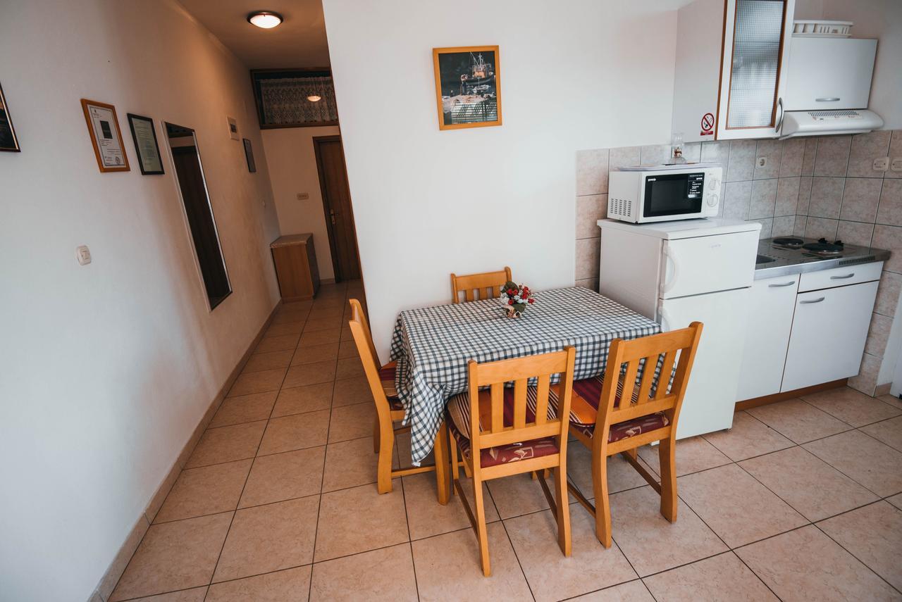 Apartments Visnjic Zaboric Luaran gambar