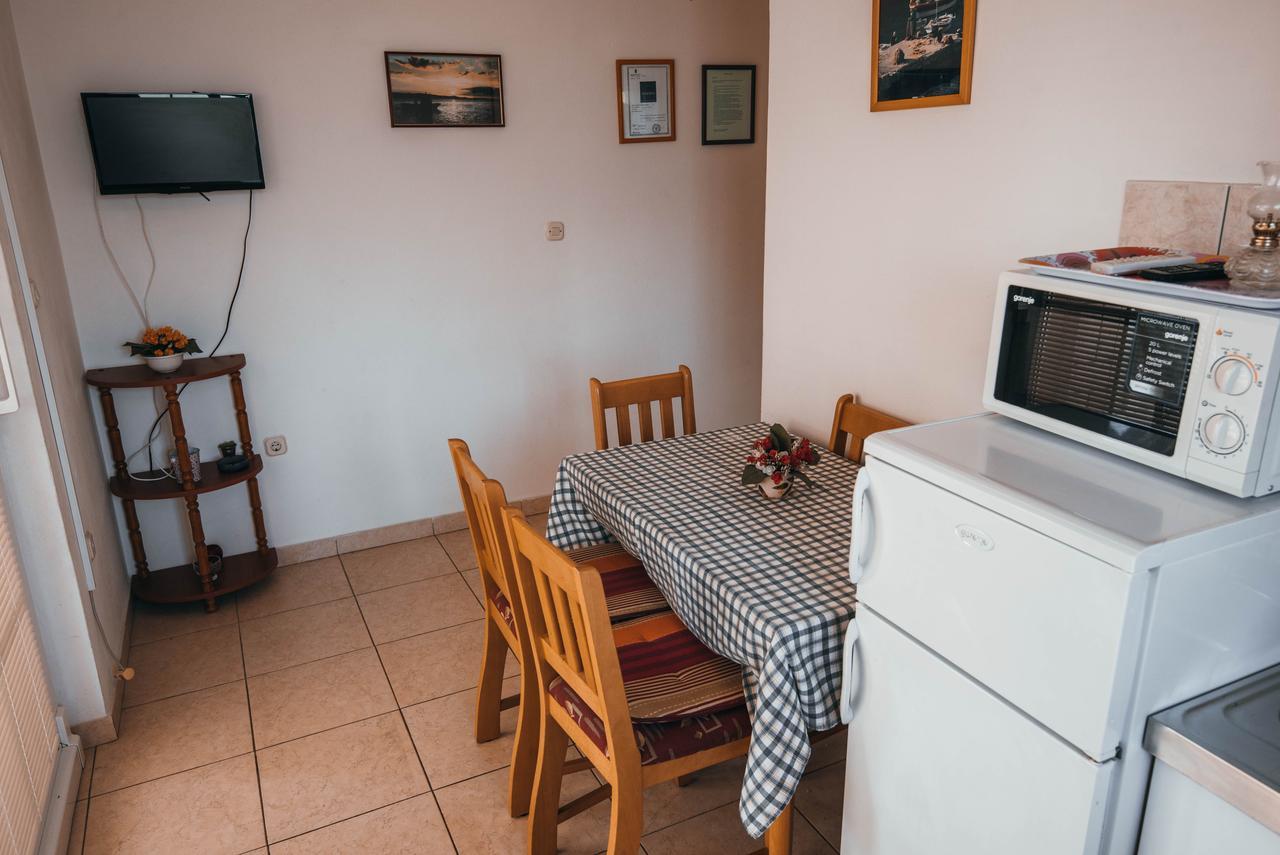 Apartments Visnjic Zaboric Luaran gambar