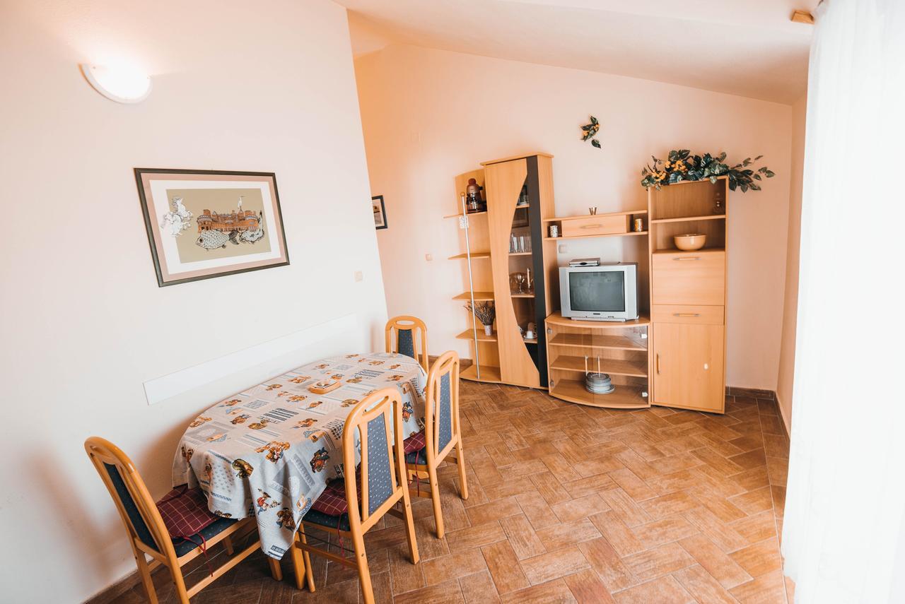 Apartments Visnjic Zaboric Luaran gambar
