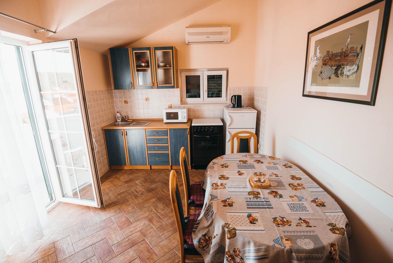 Apartments Visnjic Zaboric Luaran gambar