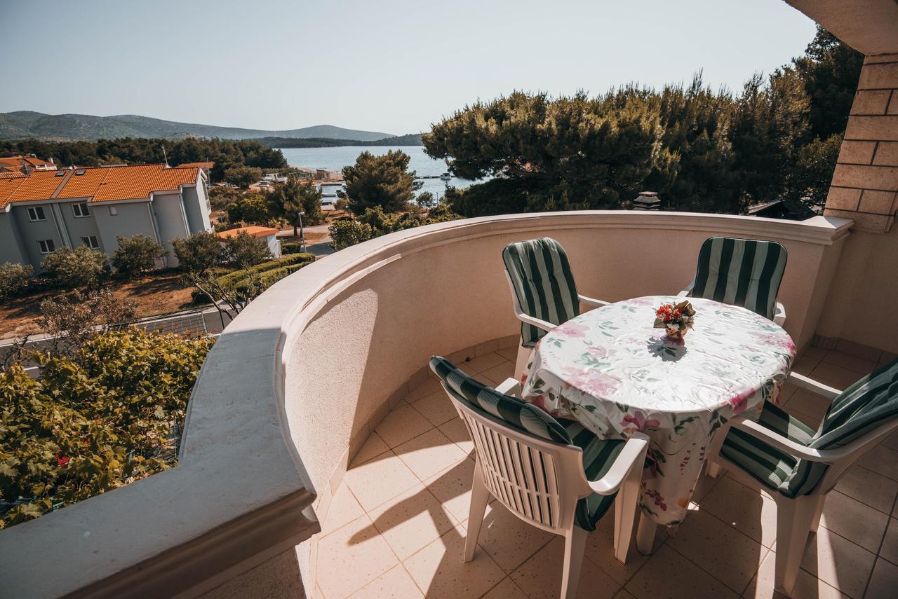 Apartments Visnjic Zaboric Luaran gambar