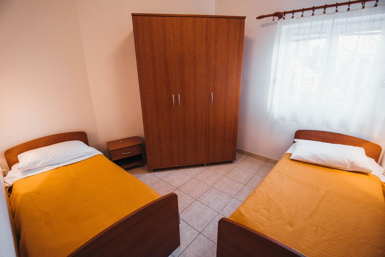 Apartments Visnjic Zaboric Luaran gambar
